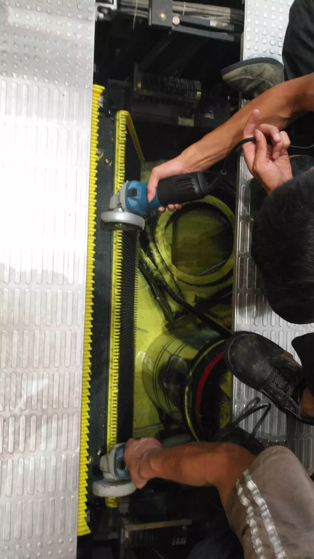 湖南電梯維修:磨錯(cuò)齒